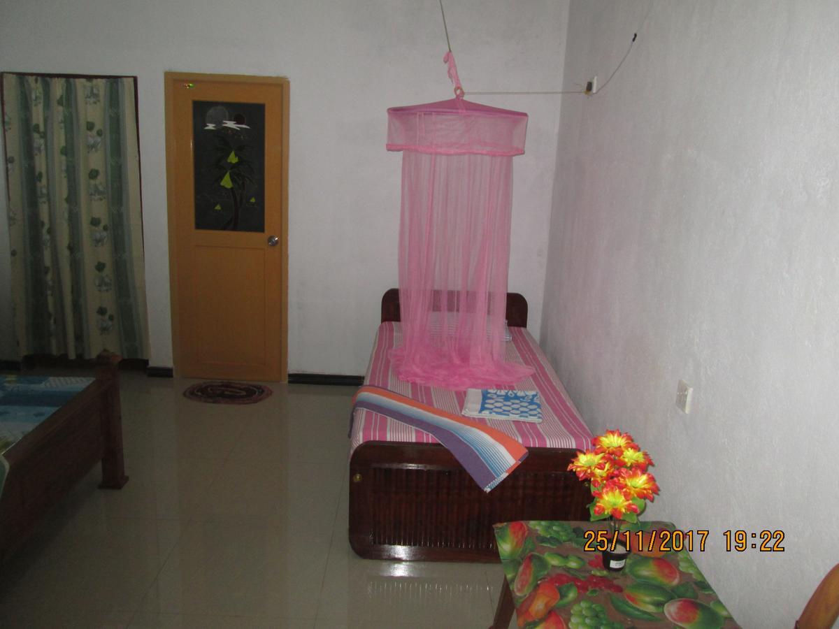Ariyawansa Guest House Mirissa Exterior photo